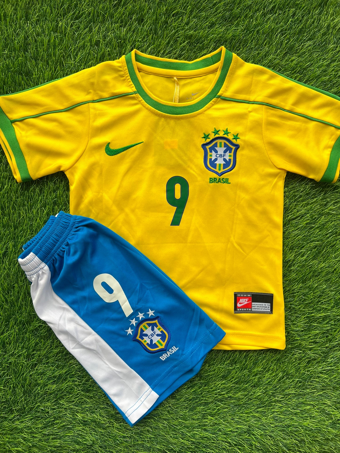 Conjunto Brasil 1998 - Niños