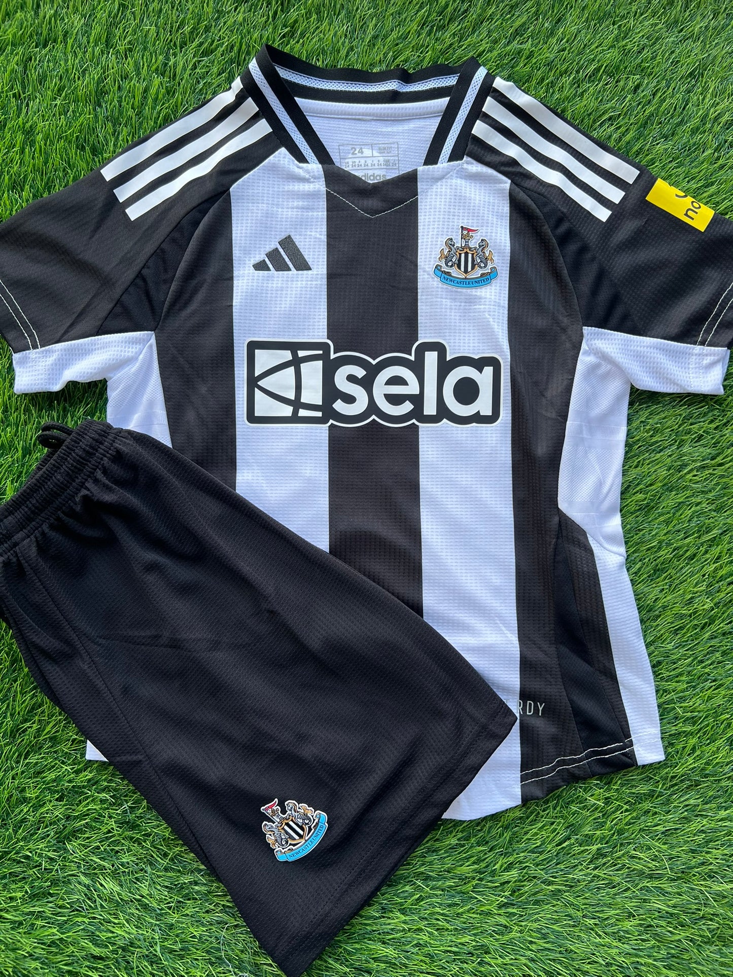 Conjunto Newcastle 25/26 - Version Player - Niños