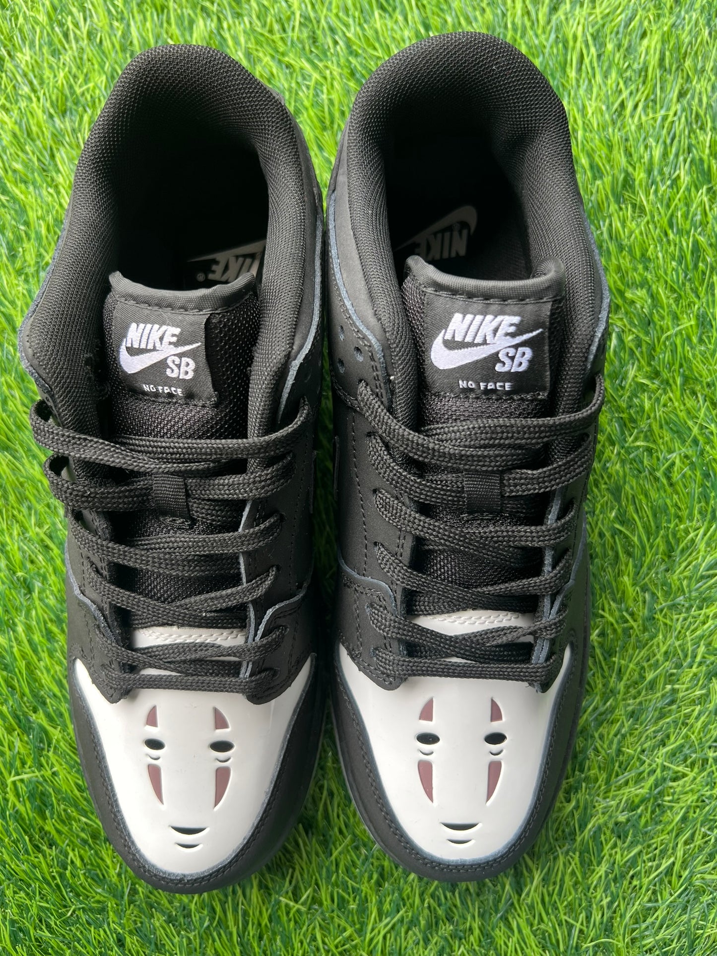 Nike SB Dunk Low "No Face" (Sin Cara) de la película El Viaje de Chihiro