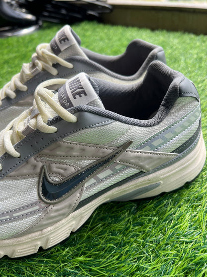 Nike Initiator - Light Bone/Smoke Grey/Coconut Milk