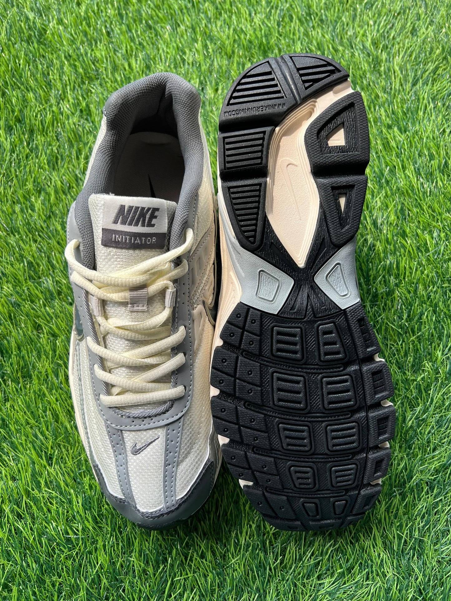 Nike Initiator - Light Bone/Smoke Grey/Coconut Milk