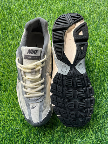 Nike Initiator - Light Bone/Smoke Grey/Coconut Milk