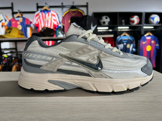 Nike Initiator - Light Bone/Smoke Grey/Coconut Milk